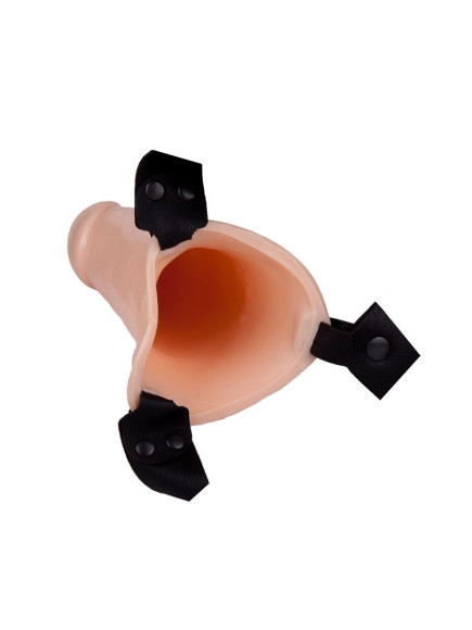 Пустотелый реалистичный фаллопротез на ремешках с заклепками - 17 см. Пустотелый реалистичный фаллопротез на ремешках с заклепками - 17 см.