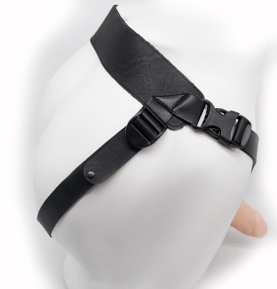 Пустотелый фаллопротез-реалистик на ремешках - 19 см. Пустотелый фаллопротез-реалистик на ремешках - 19 см.