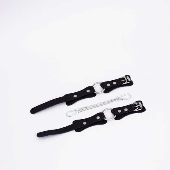 Черные кожаные оковы с кольцом