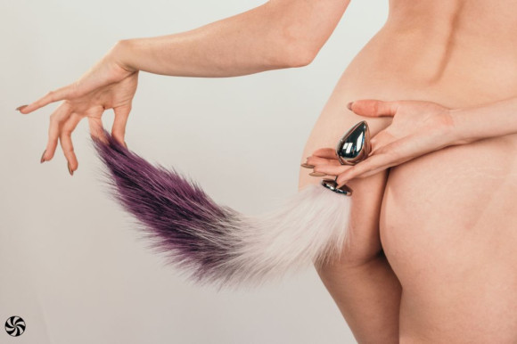 Серебристая анальная пробка с фиолетовым хвостом Galaxy Серебристая анальная пробка с фиолетовым хвостом Galaxy