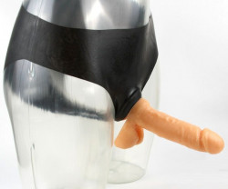 Мужские трусы с вырезом под член и мошонку