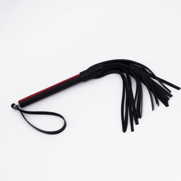 Черно-красный кожаный флоггер - 50 см. Черно-красный кожаный флоггер - 50 см.