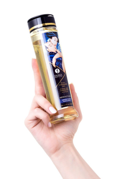 Массажное масло с ароматом ночных цветов Seduction - 240 мл. Массажное масло с ароматом ночных цветов Seduction - 240 мл.