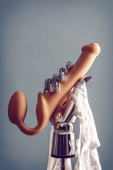 Телесный безремневой страпон Silicone Bendable Strap-On - size M Телесный безремневой страпон Silicone Bendable Strap-On - size M