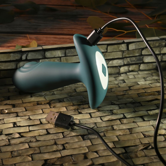 Изумрудная анальная вибропробка с пультом ДУ Tunnel Tapper - 12,1 см.