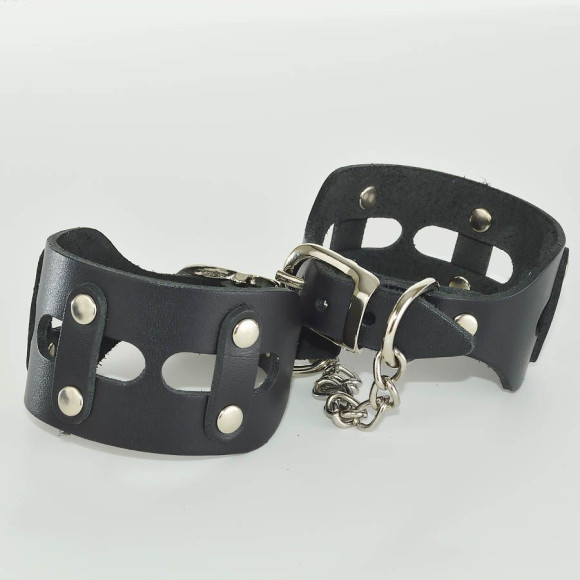 Черные кожаные наручники Цезарь Черные кожаные наручники Цезарь