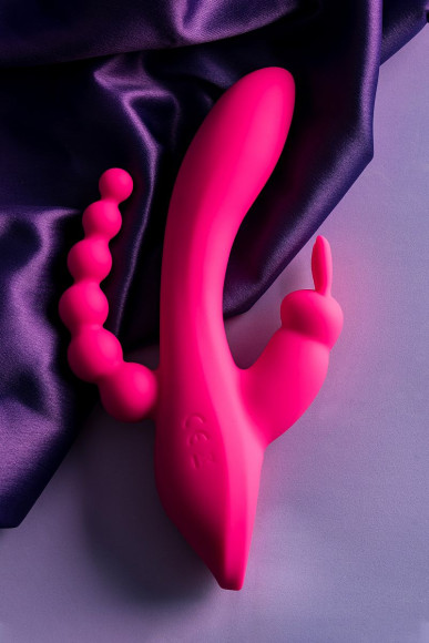 Ярко-розовый тройной вибростимулятор SPANKY - 21 см. Ярко-розовый тройной вибростимулятор SPANKY - 21 см.