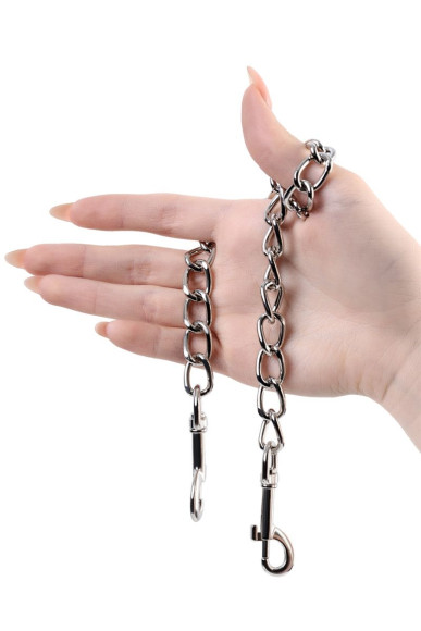 Серебристая соединительная цепочка с двумя карабинами Серебристая соединительная цепочка с двумя карабинами