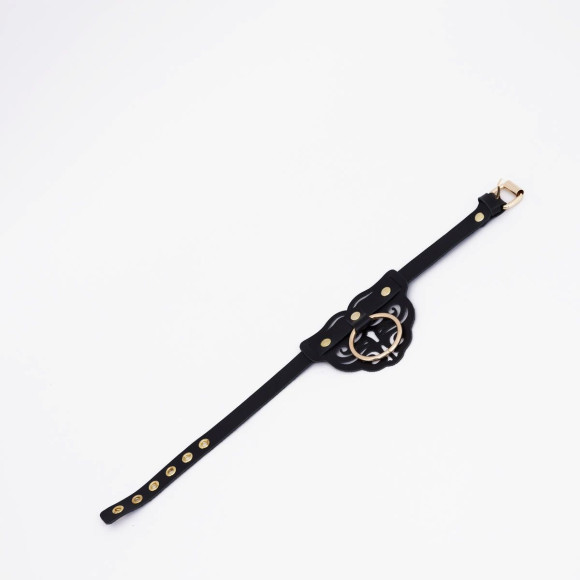 Черный фигурный кожаный ошейник с золотистой фурнитурой