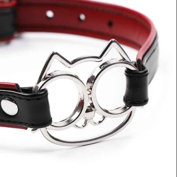 Черно-красный ошейник с мордочкой кошечки Черно-красный ошейник с мордочкой кошечки