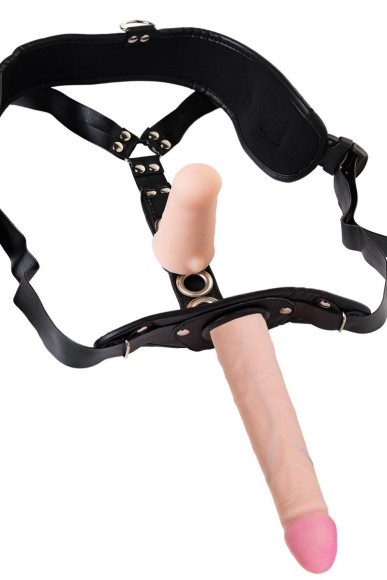 Телесный страпон Harness с вагинальной пробкой - 19,5 см. Телесный страпон Harness с вагинальной пробкой - 19,5 см.