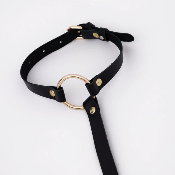 Черная кожаная портупея с резными элементами Черная кожаная портупея с резными элементами