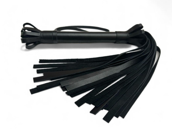 Черная кожаная плеть King Arsenal - 44 см. Черная кожаная плеть King Arsenal - 44 см.