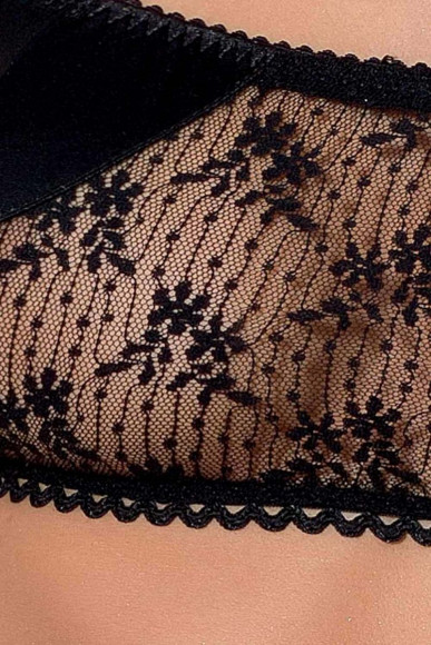 Элегантный комплект Petra с мелкими цветочками на кружеве