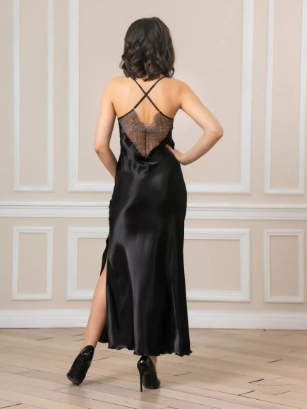 Длинная сорочка на узких бретелях с разрезом по ножке Длинная сорочка на узких бретелях с разрезом по ножке