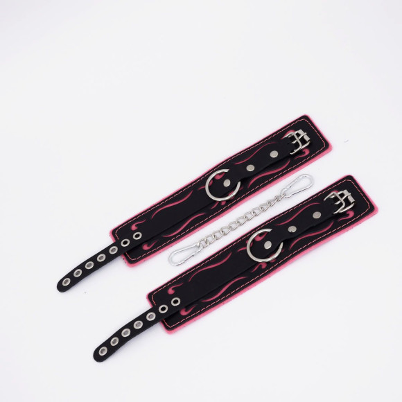 Черно-розовые кожаные оковы с розовой строчкой