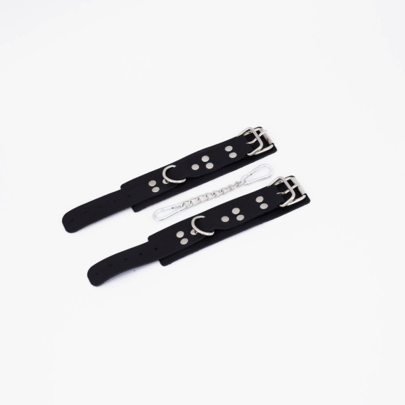 Черные кожаные наручники с регулируемыми ремешками