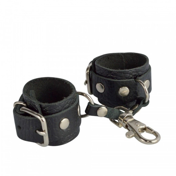 Черный кожаный брелок в виде наручников Черный кожаный брелок в виде наручников